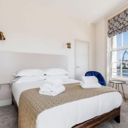 Custom House Poole - Overlord Chamber Екстер'єр фото