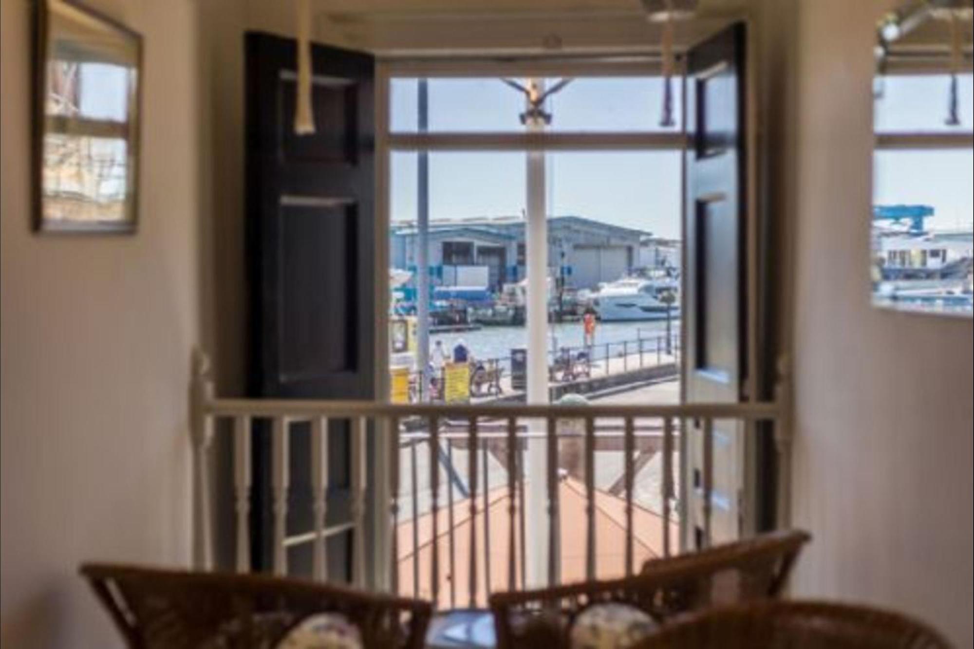 Custom House Poole - Overlord Chamber Екстер'єр фото