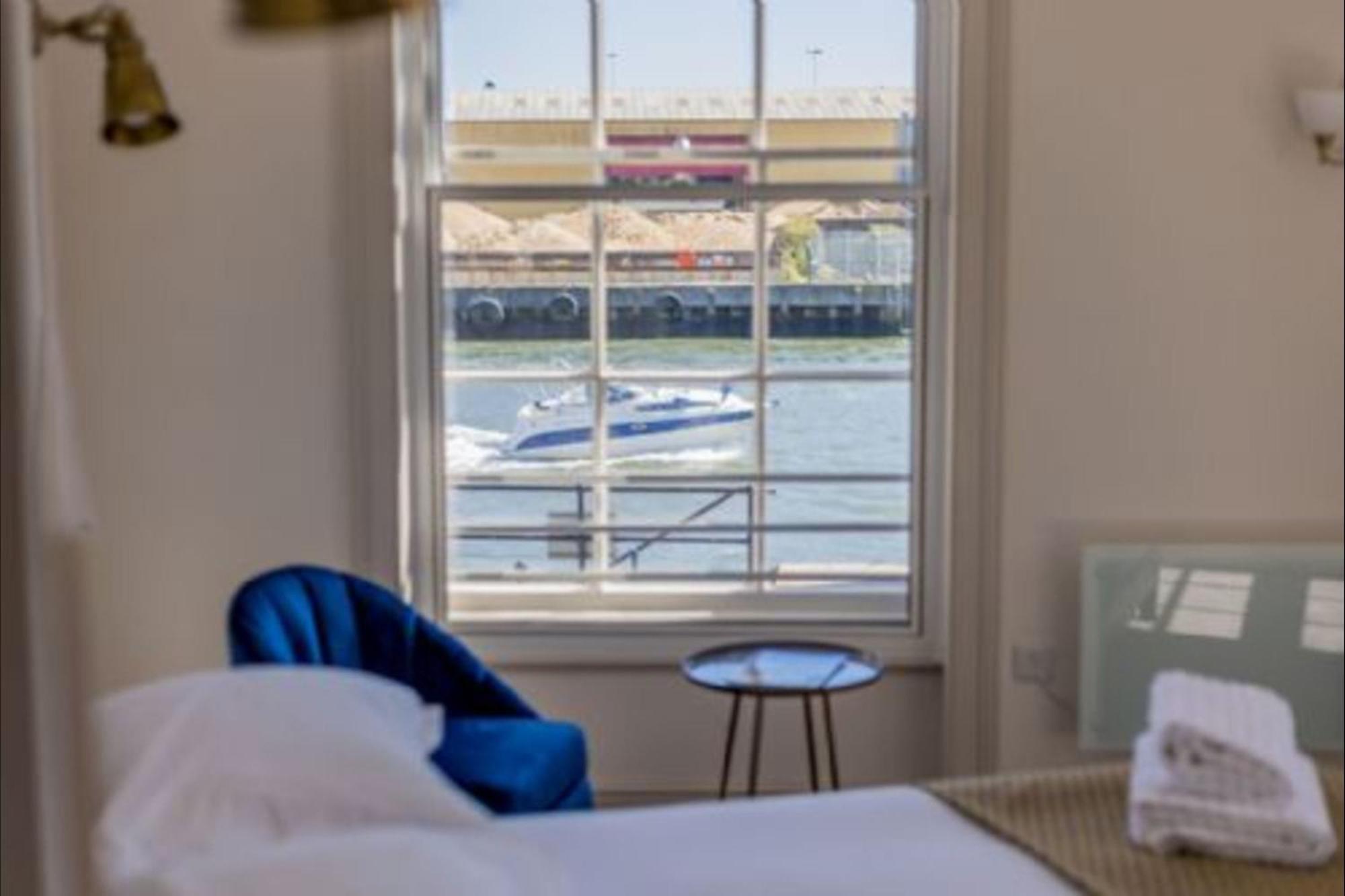 Custom House Poole - Overlord Chamber Екстер'єр фото