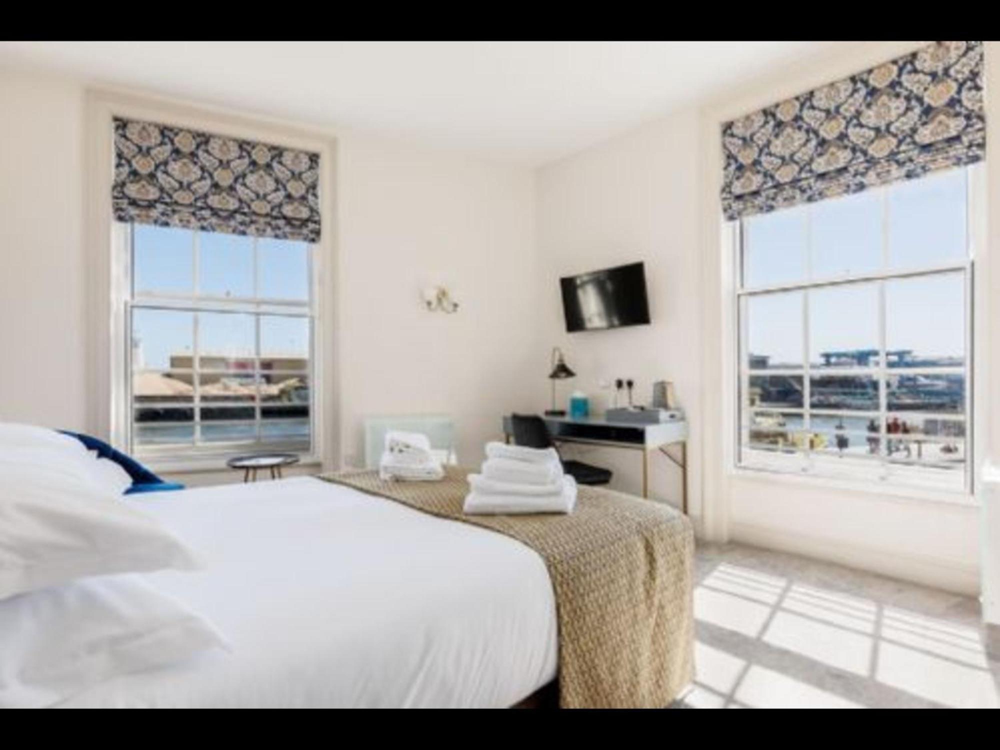 Custom House Poole - Overlord Chamber Екстер'єр фото